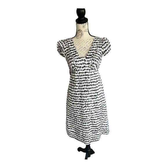 Banana Republic Silk  blend Dress 4 Black White Cap Sleeves Empire Waist - Picture 1 of 10